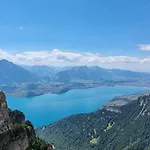 Koenigin Der Alpen Беатенберг