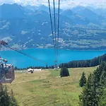 Koenigin Der Alpen Беатенберг